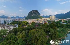 和文字记实的《河池影像志》；劈面而来的是浓